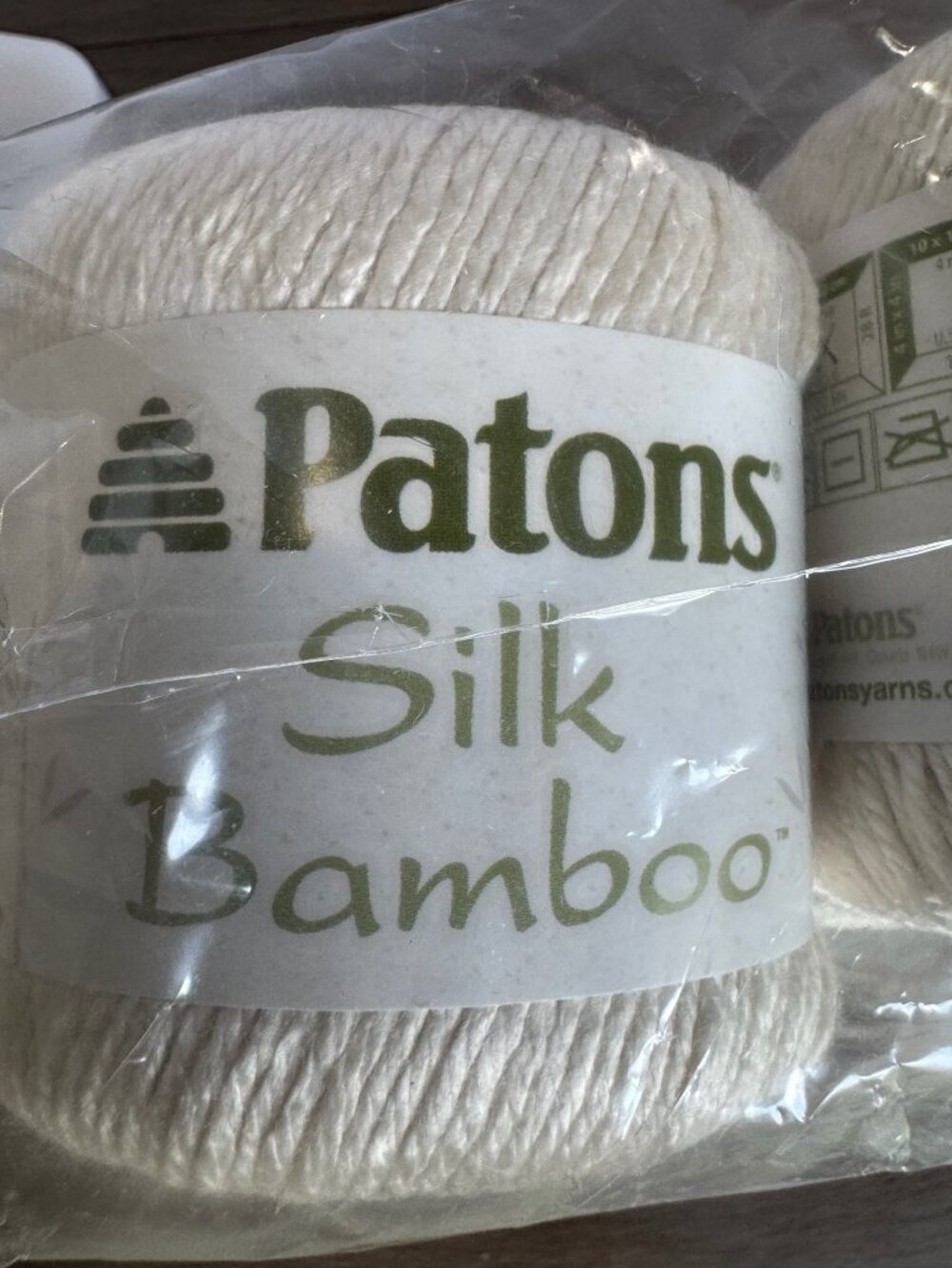 Patons Silk Bamboo Yarn Ivory 4 Skeins 70% Bamboo 30% Silk 65g Each Light 3 Weig